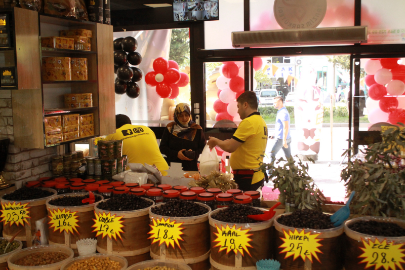 GURME ŞARKUTERİ YOĞUN İLGİYLE AÇILDI