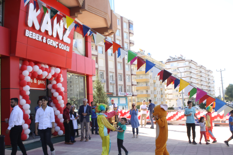 PİERRE CARDİN SHOWROOM