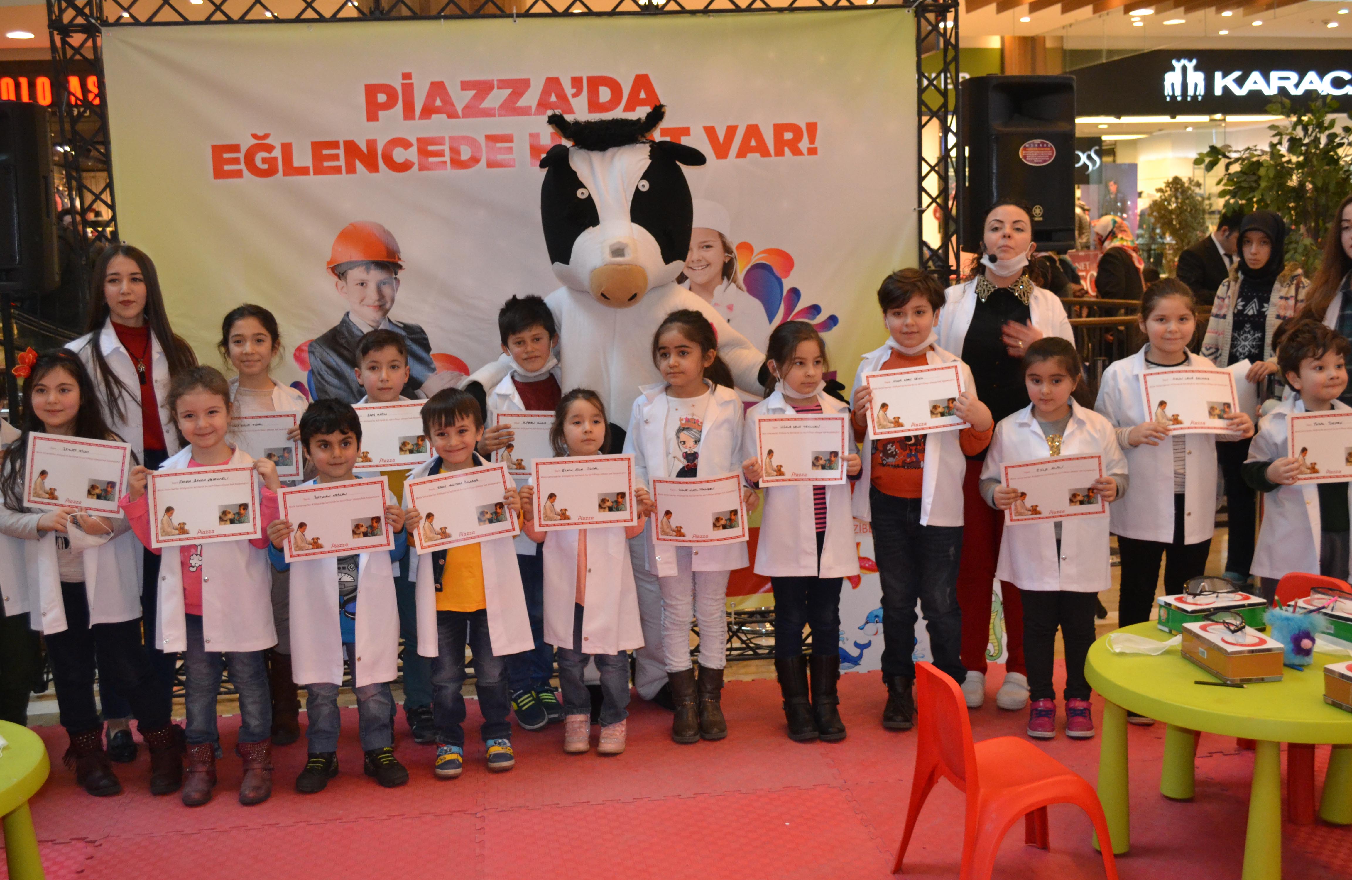 Minik Veterinerler Piazza’da Görev Başında