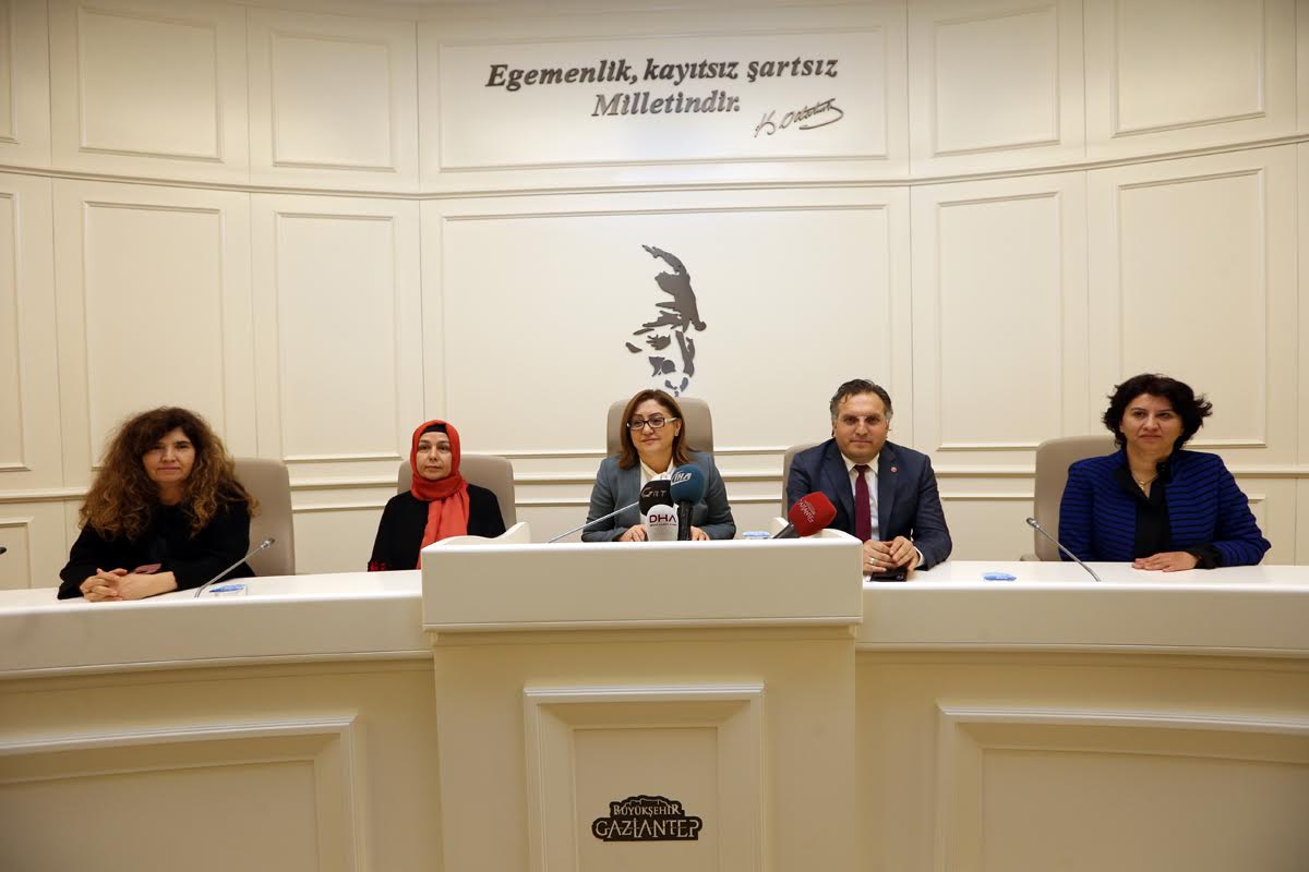 BÜYÜKŞEHİR’DEN BİR PROJE DAHA: “HADİ KIZLAR YÖNETİME”