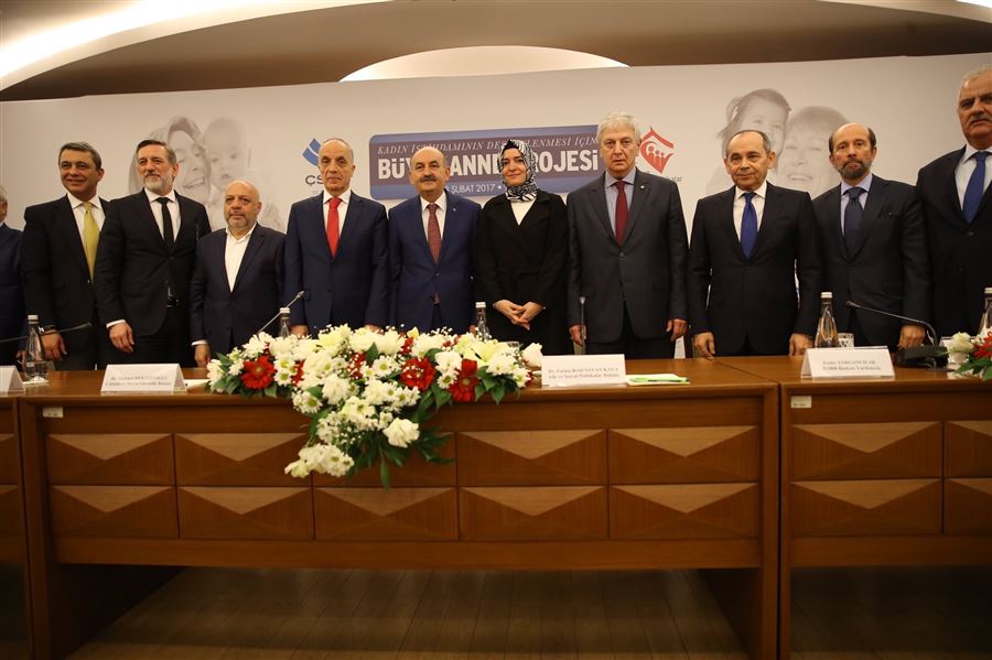 "Aileyi en önemli kılan unsur kadın"