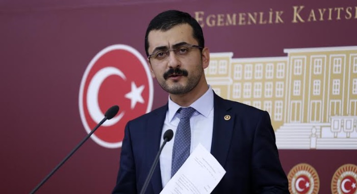 ERDEM: ERDOĞAN’IN FOTOĞRAFINA GÖSTERİLEN HASSASİYET BAYRAĞA GÖSTERİLMİYOR!