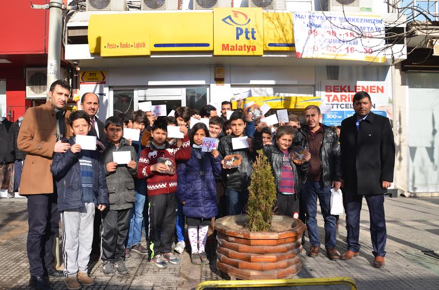 ÖĞRENCİLERDEN ASKER AĞABEYLERİNE MORAL DESTEĞİ