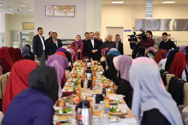 Diyanet İşleri Başkanı Görmez, Uluslararası İlahiyat Programı öğrencileri ile kahvaltıda buluştu
