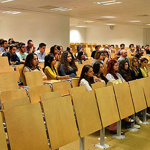 Üniversitede farklı dil ve lehçe