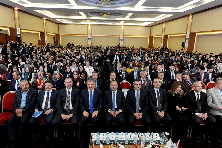 YENİ CUMHURBAŞKANLIĞI HÜKÜMET SİSTEMİ VE ANAYASADAKİ DEĞİŞİKLİKLER ANLATILDI