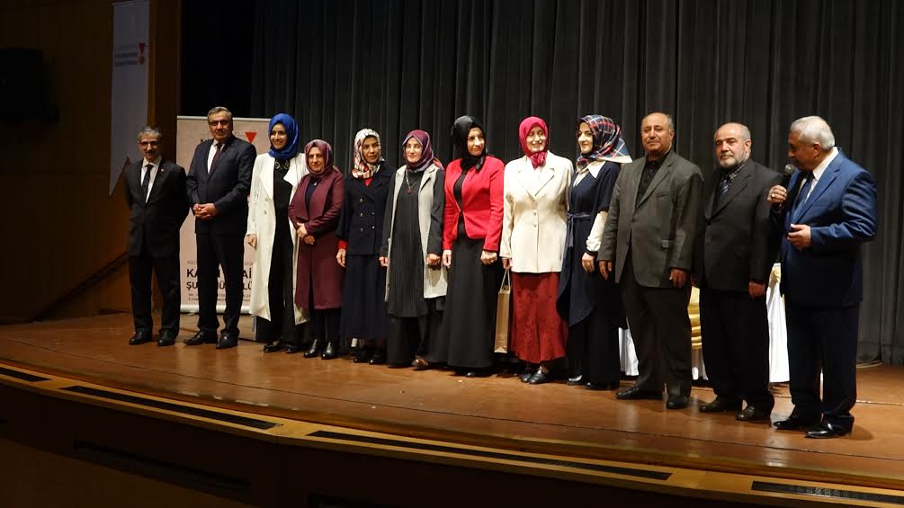 İslam'da, Diğer Dinlerde ve Modern Dünyada Kadın