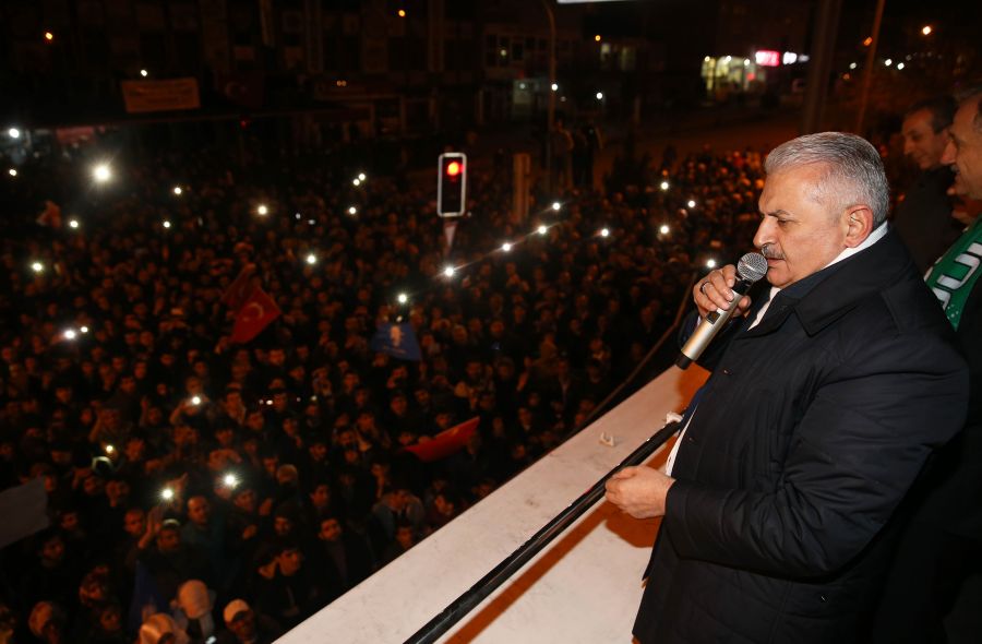 Başbakan Yıldırım, Bingöl’ün Solhan ilçesinde vatandaşlara hitap etti