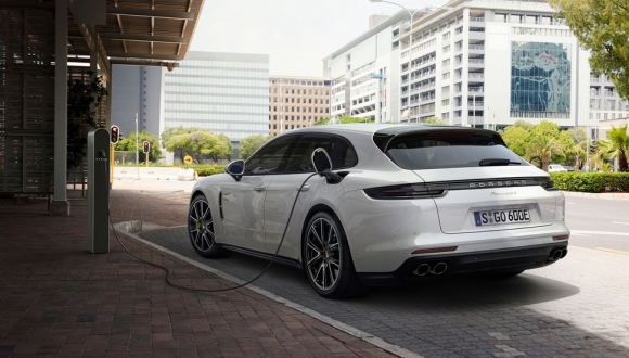 YENİ PORSCHE PANAMERA GÖZ KAMAŞTIRIYOR