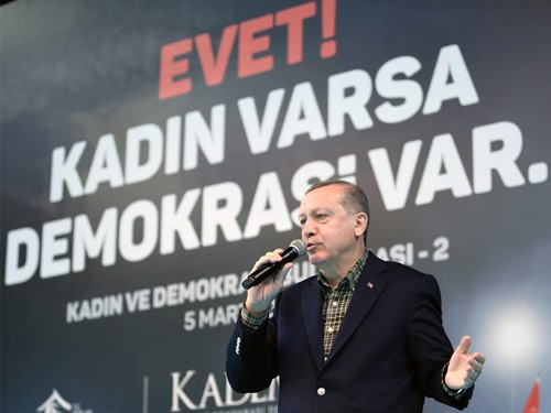 “Kadınlar ve Gençlerin İçinde Olmadığı Bir Demokrasi Sürdürülemez”