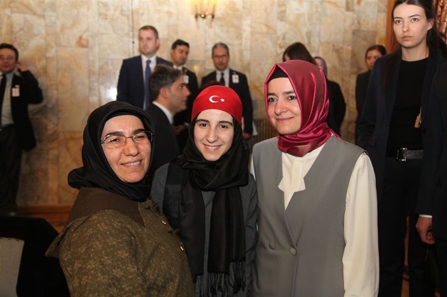''15 Temmuz'da yakından gördüğümüz gibi kadın varsa vatan vardır''