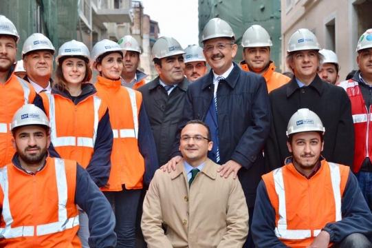 Bakan Özhaseki Kentsel Dönüşüm Ofisi’ni ziyaret Etti