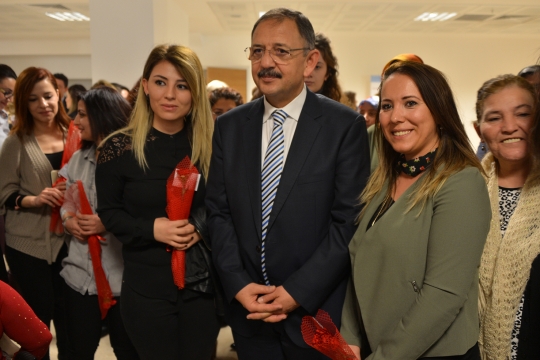 Bakan Özhaseki, 8 Mart Dünya Kadınlar Günü’nde Personeliyle Bir Araya Geldi