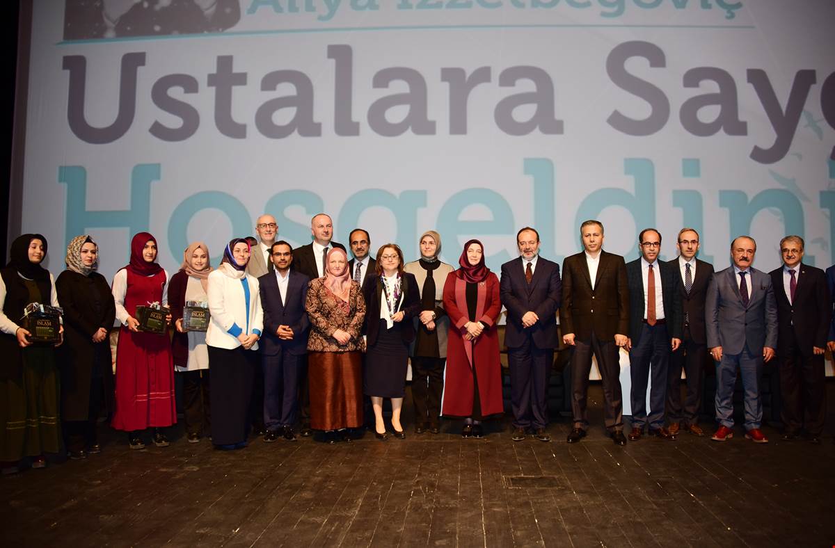 USTALARA SAYGI PROGRAMINDA İZZETBEGOVİÇ ANILDI