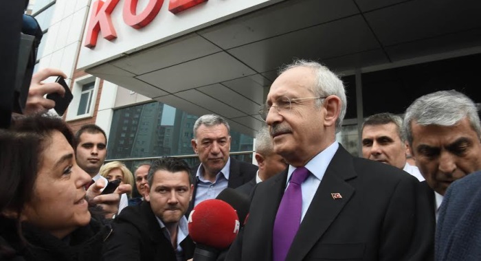 CHP GENEL BAŞKANI KEMAL KILIÇDAROĞLU, SANATÇI EMRE SALTIK’I ZİYARET ETTİ