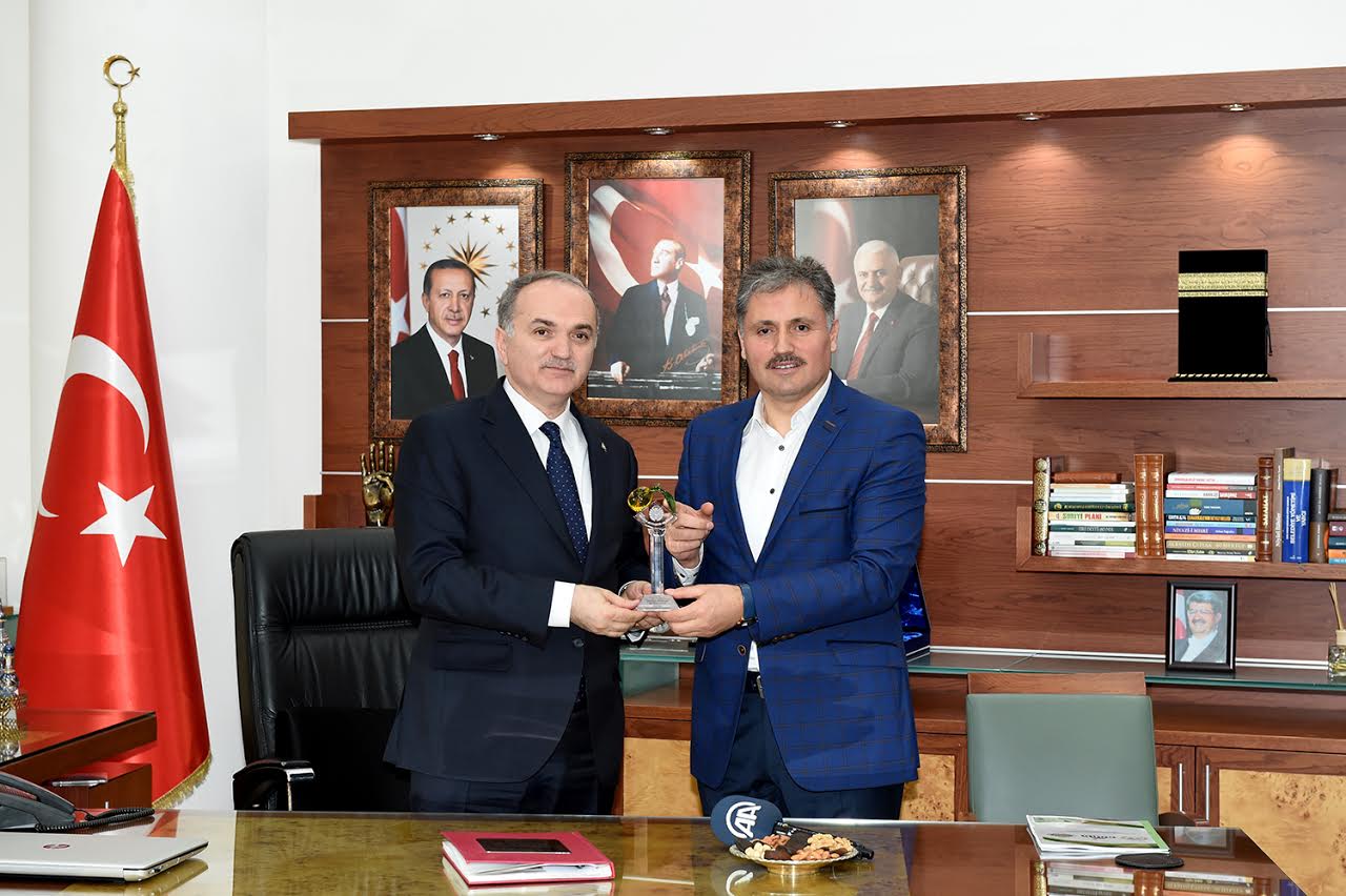 BİLİM SANAYİ VE TEKNOLOJİ BAKANI FARUK ÖZLÜ BÜYÜKŞEHİR BELEDİYESİNİ ZİYARET ETTİ
