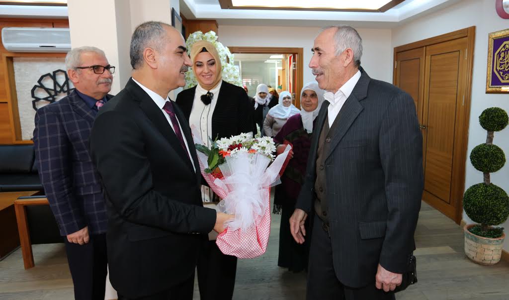 YAŞLILARIMIZIN EVLADI, CAN YOLDAŞI OLMAYA ÇALIŞIYORUZ
