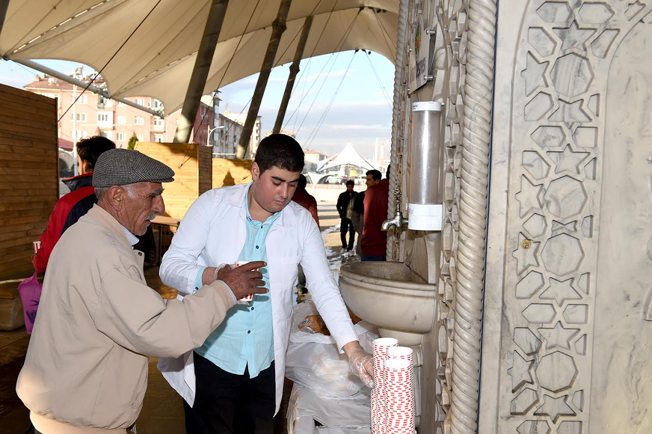 BÜYÜKŞEHİR BELEDİYESİ’NDEN HERGÜN SICAK ÇORBA