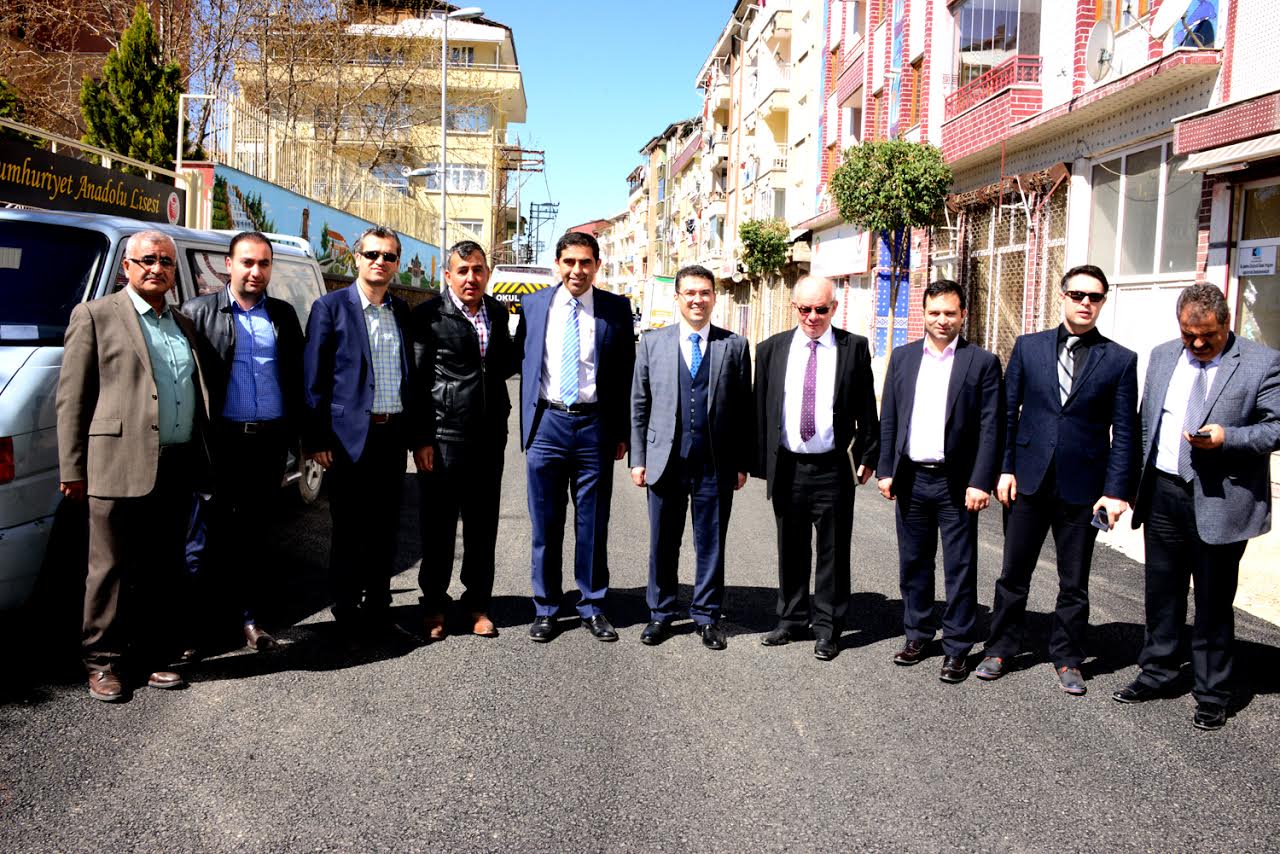 İPEKÇİ CADDESİ BAŞTANBAŞA YENİLENİYOR
