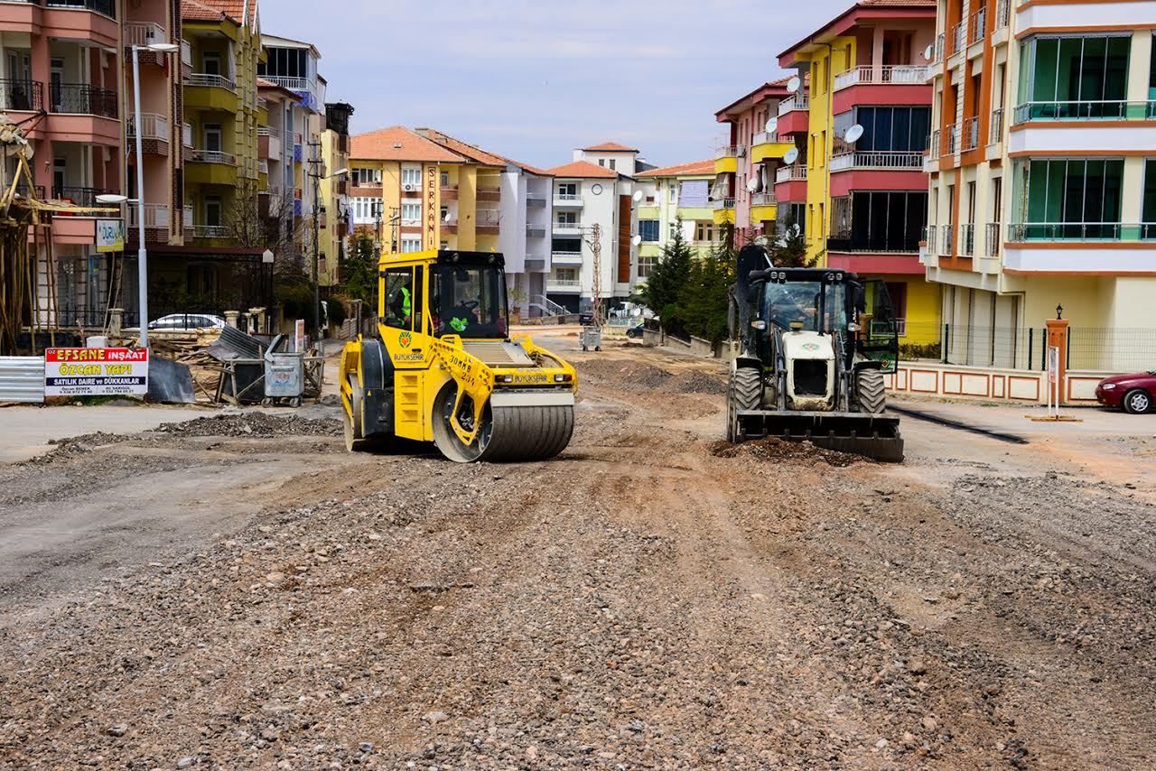BÜYÜKŞEHİR’DEN 3 MAHALLEDE ASFALT ÇALIŞMASI