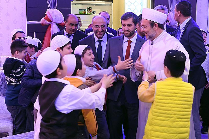 Görmez, Ankara'da hafızlık eğitimi gören çocuklarla bir araya geldi...