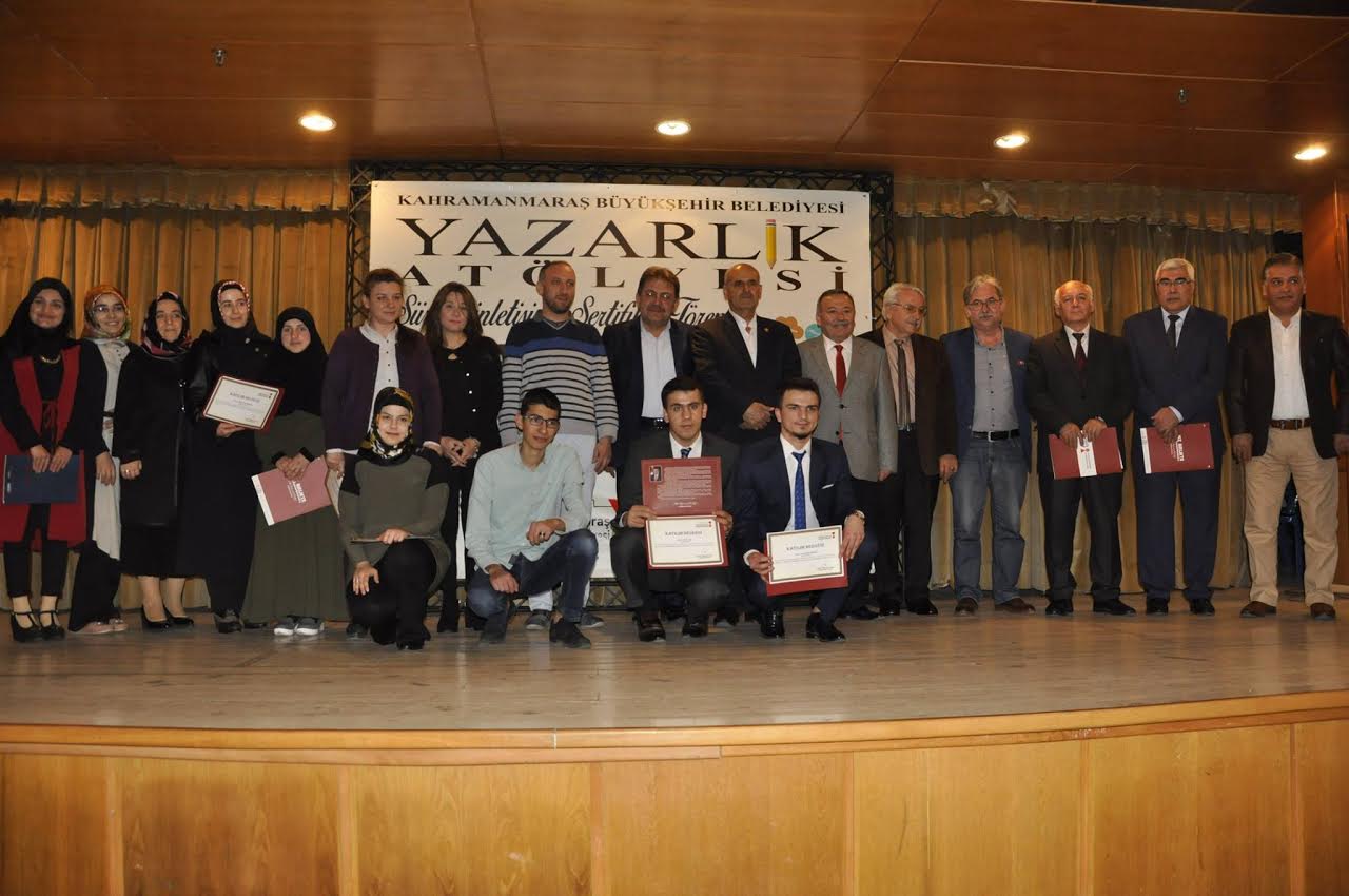 YAZARLIK ATÖLYESİNDE SERTİFİKA SEVİNCİ
