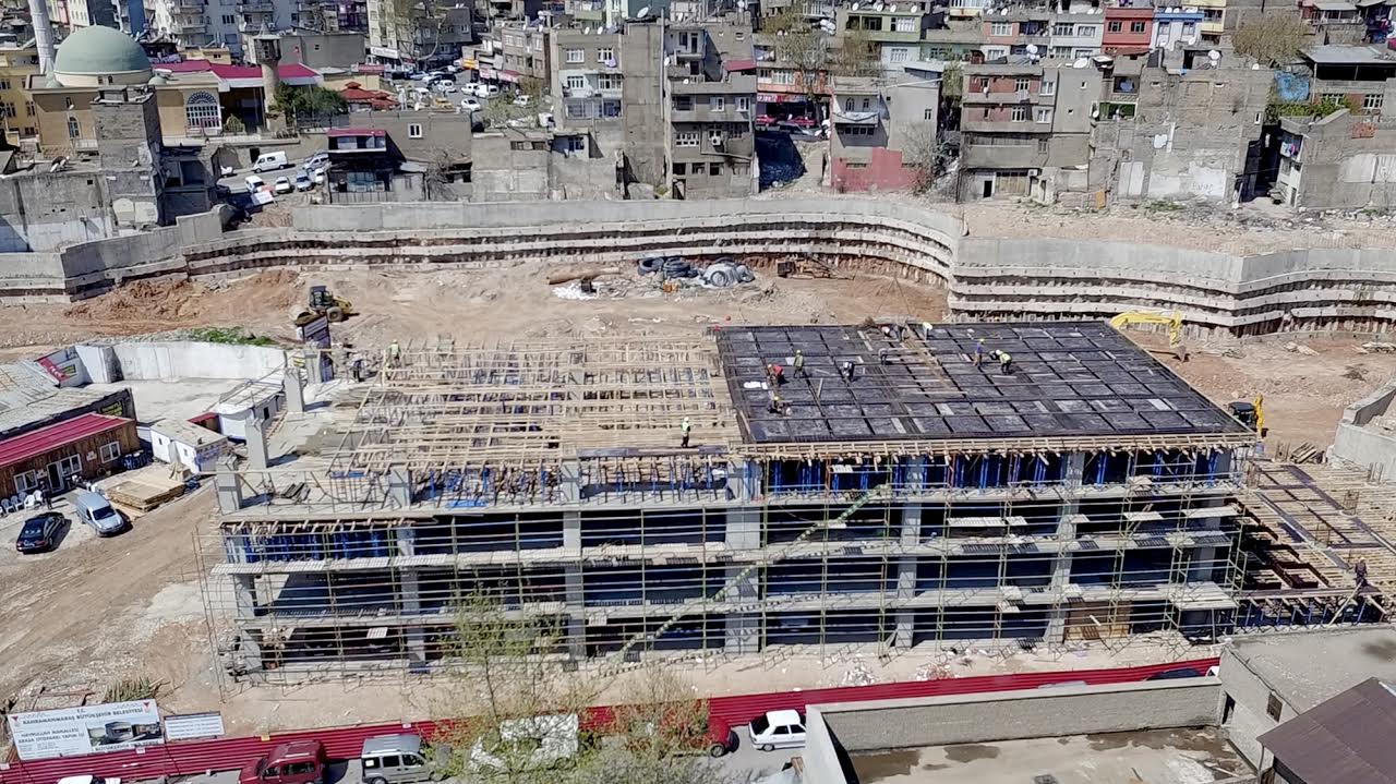 ÇOK KATLI OTOPARK HIZLA İLERLİYOR