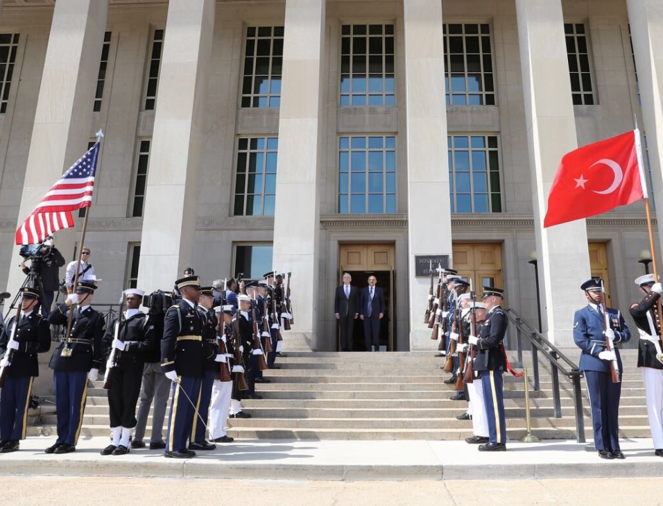 Bakan IŞIK, ABD Savunma Bakanı Sn. MATTIS ile Pentagon'da görüşme gerçekleştirdi