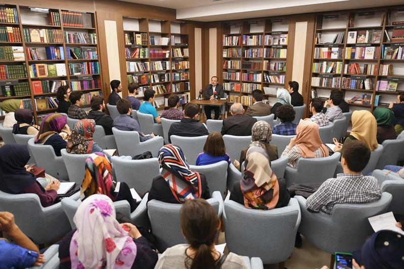 Diyanet İşleri Başkanı Görmez, üniversiteli gençlerle bir araya geldi...