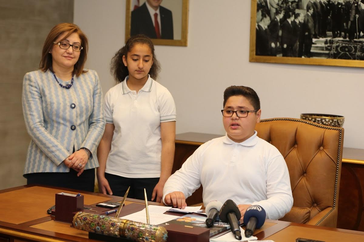 FATMA ŞAHİN MAKAMINI ÇOCUKLARA BIRAKTI