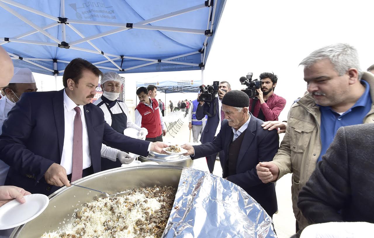 BÜYÜKŞEHİR’DEN ETLİ PİLAV İKRAMI