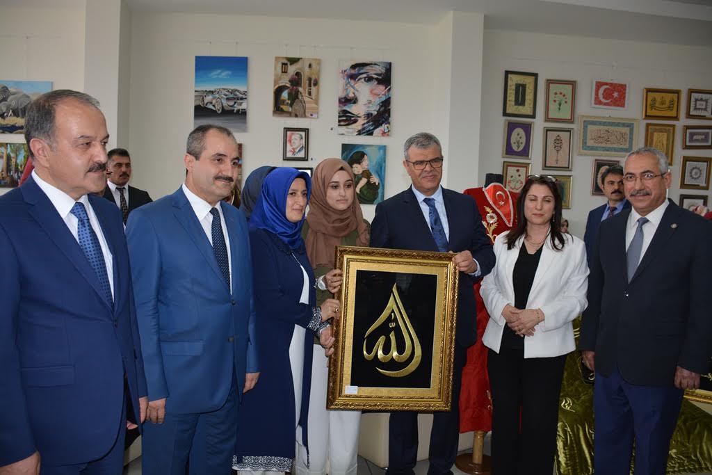 Başbakan Yardımcısı Kaynak, KSÜ’de Sergi Açılışına Katıldı