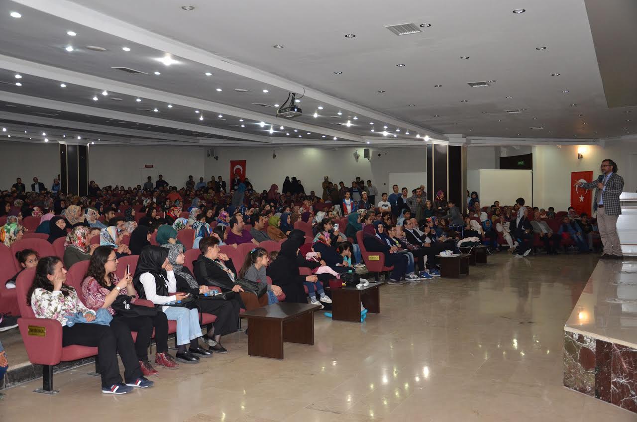 “BAŞARININ SIRRI” KONFERANSINA YOĞUN İLGİ