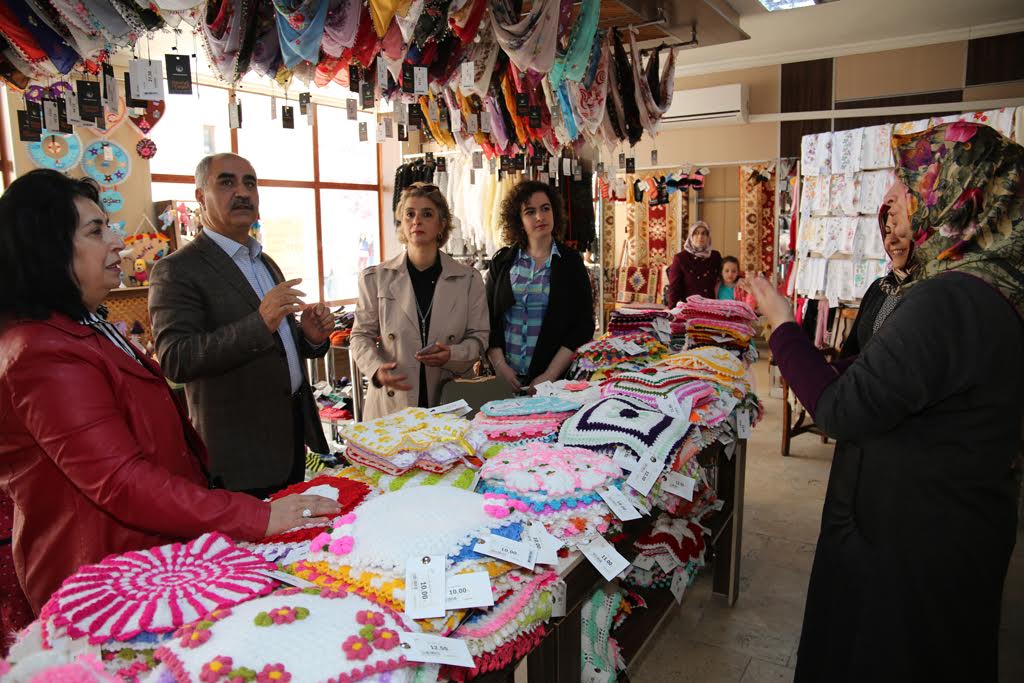 HEM MESLEK SAHİBİ OLUYOR HEM DE PARA KAZANIYORLAR…