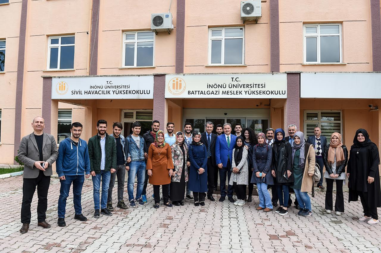 YEREL YÖNETİMLERDE İNSANA HİZMET VARDIR