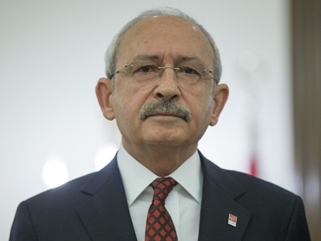 CHP GENEL BAŞKANI KEMAL KILIÇDAROĞLU: "HÜKÜMET, KANUNSUZLUKLARA KARŞI HAKKINI ARAYAN HERKESI TEHDİT OLARAK GÖRDÜĞÜNÜ, AÇLIK GREVİ YAPAN İKİ GENCİMİZİ GÖZALTINA ALARAK KANITLAMIŞTIR"