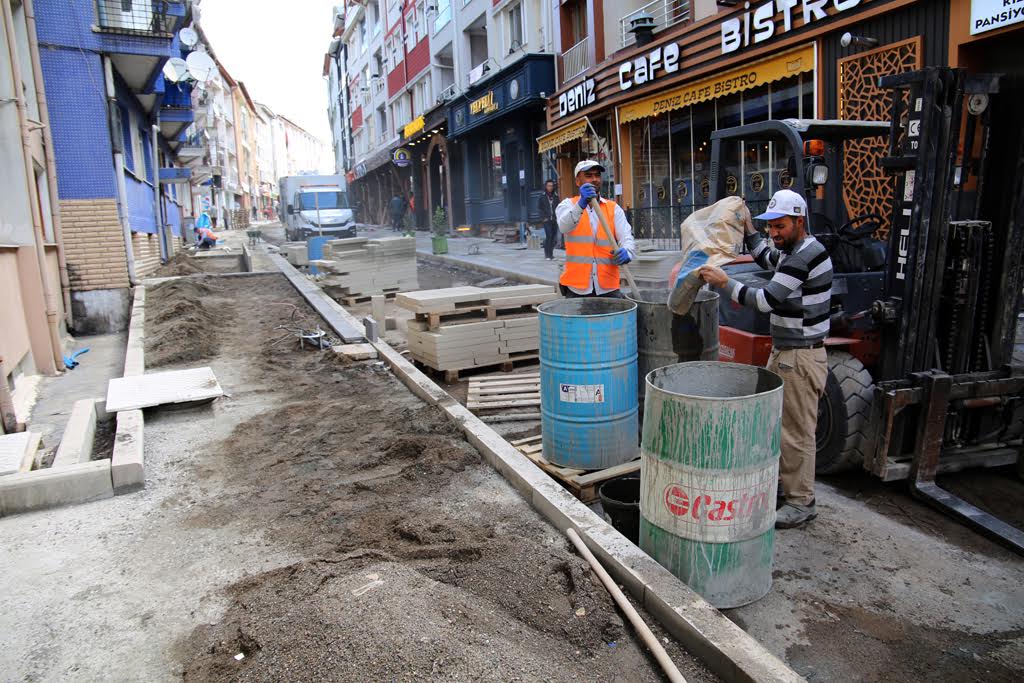 KAFELER SOKAĞI YAYALAŞIYOR…