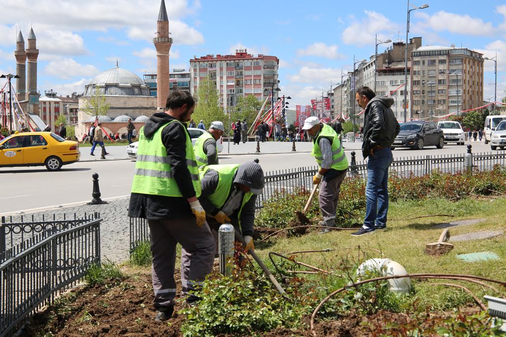 YEŞİL BİR SİVAS İÇİN ÇALIŞIYORUZ…