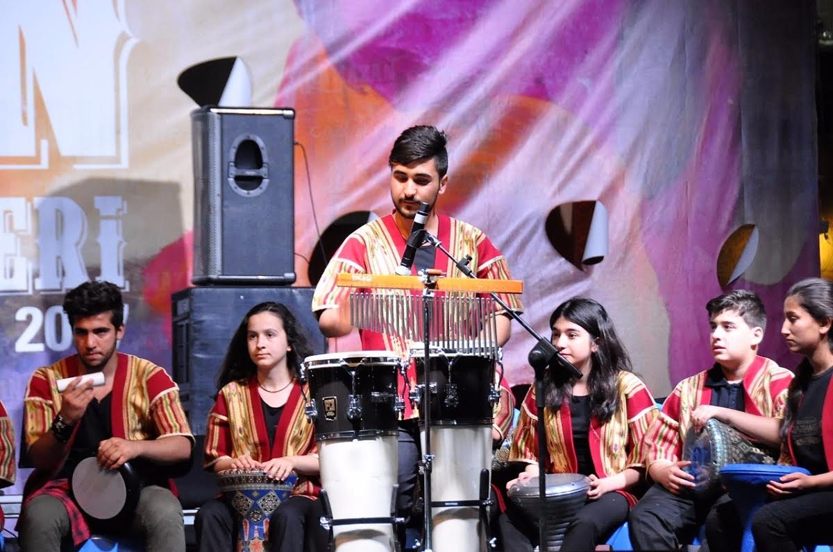 SURİYELİ ÇOCUKLAR KONSER VERDİ
