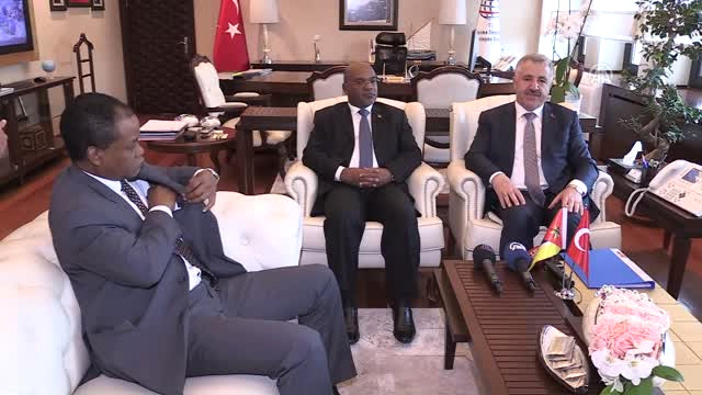 Bakan Arslan, Mozambik Ulaştırma ve Haberleşme Bakanı Mesquita ile görüştü