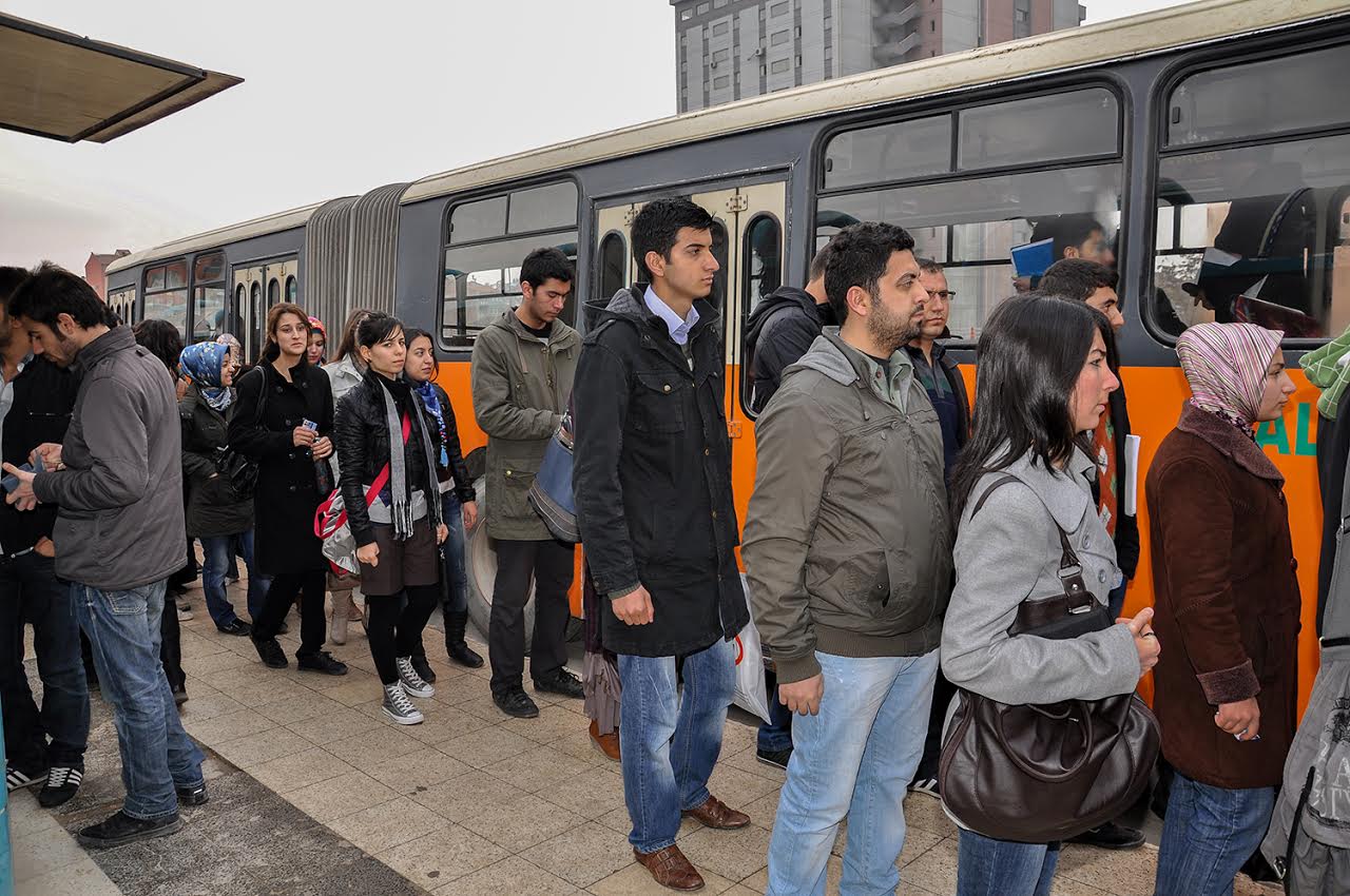 BELEDİYE OTOBÜSLERİ ÖĞRENCİLERİ SINAVA ÜCRETSİZ TAŞIYACAK