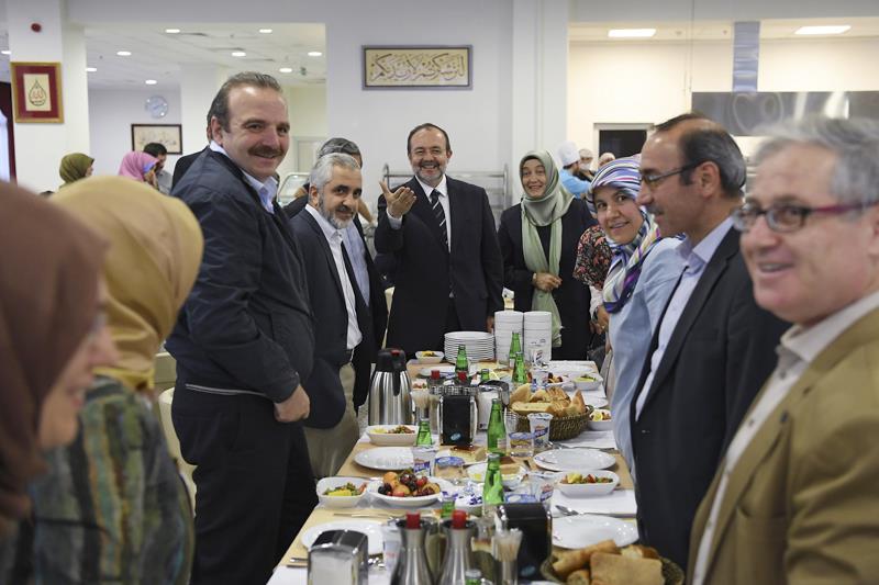 İlahiyat ve İslami İlimler Fakültesi hocaları Diyanet’in iftarında bir araya geldi…