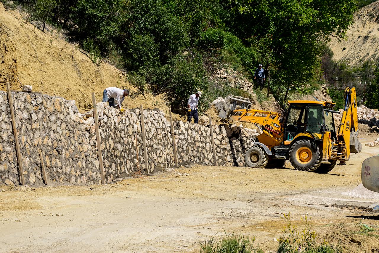 8 İLÇEDE 55 BİN M3 TAŞ DUVAR ÖRÜLÜYOR