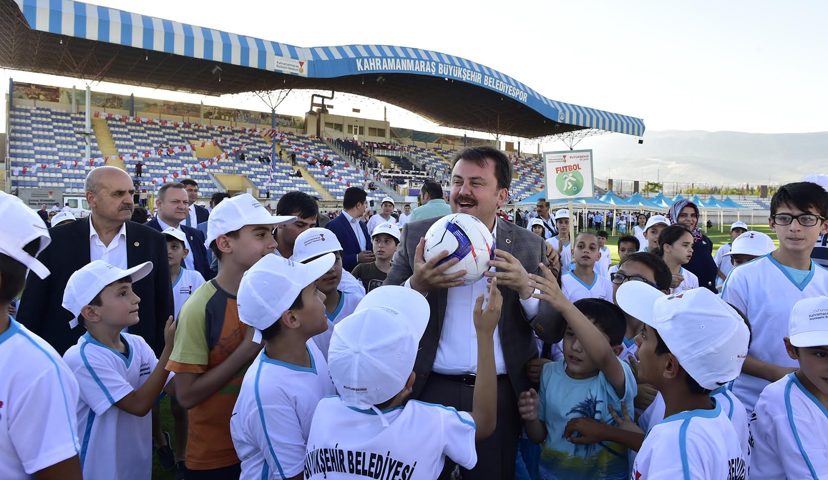 YAZ SPOR OKULU’NUN 14.’SÜ AÇILDI