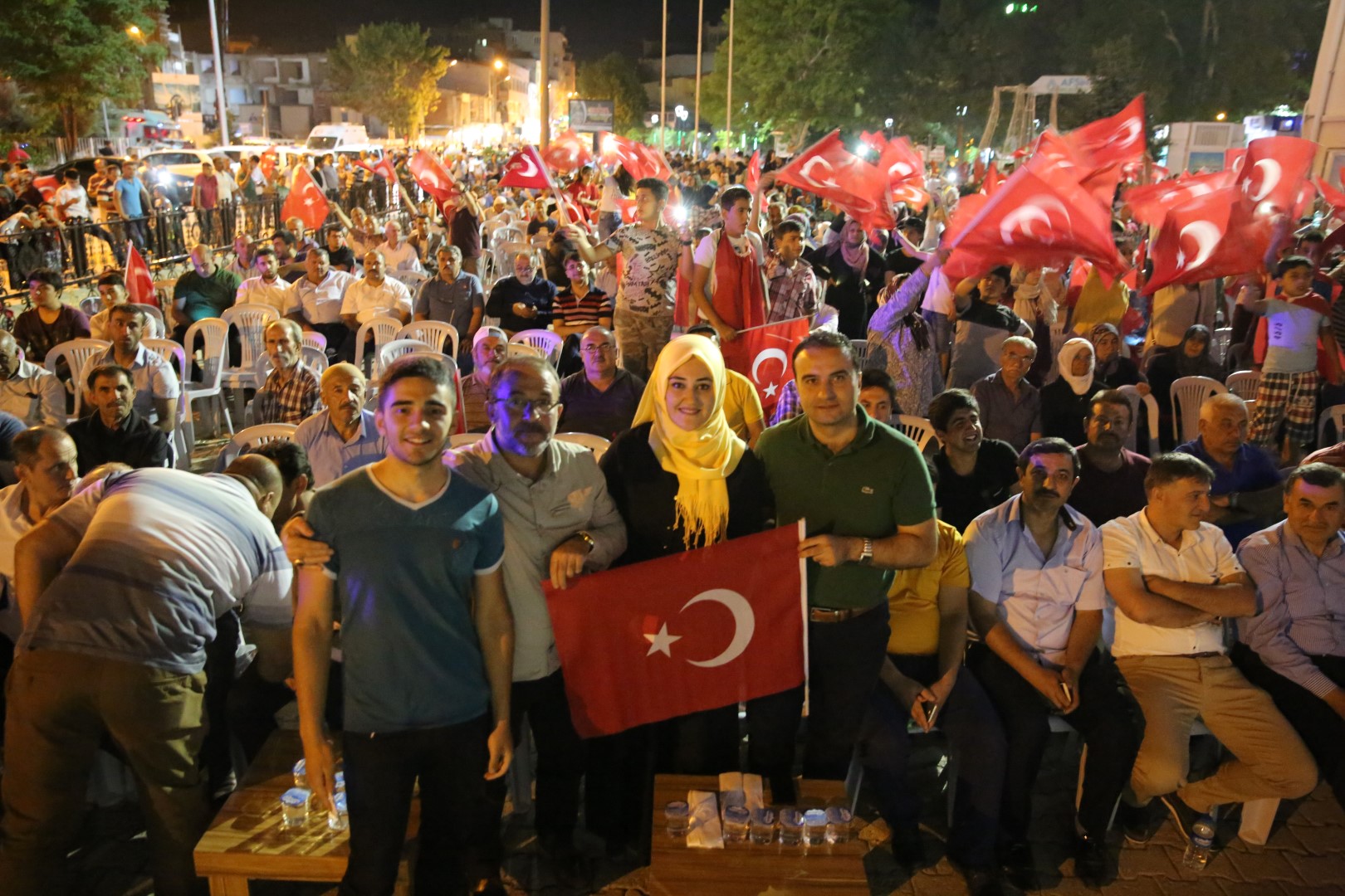 AFŞİN’DE DEMOKRASİ NÖBETİ…