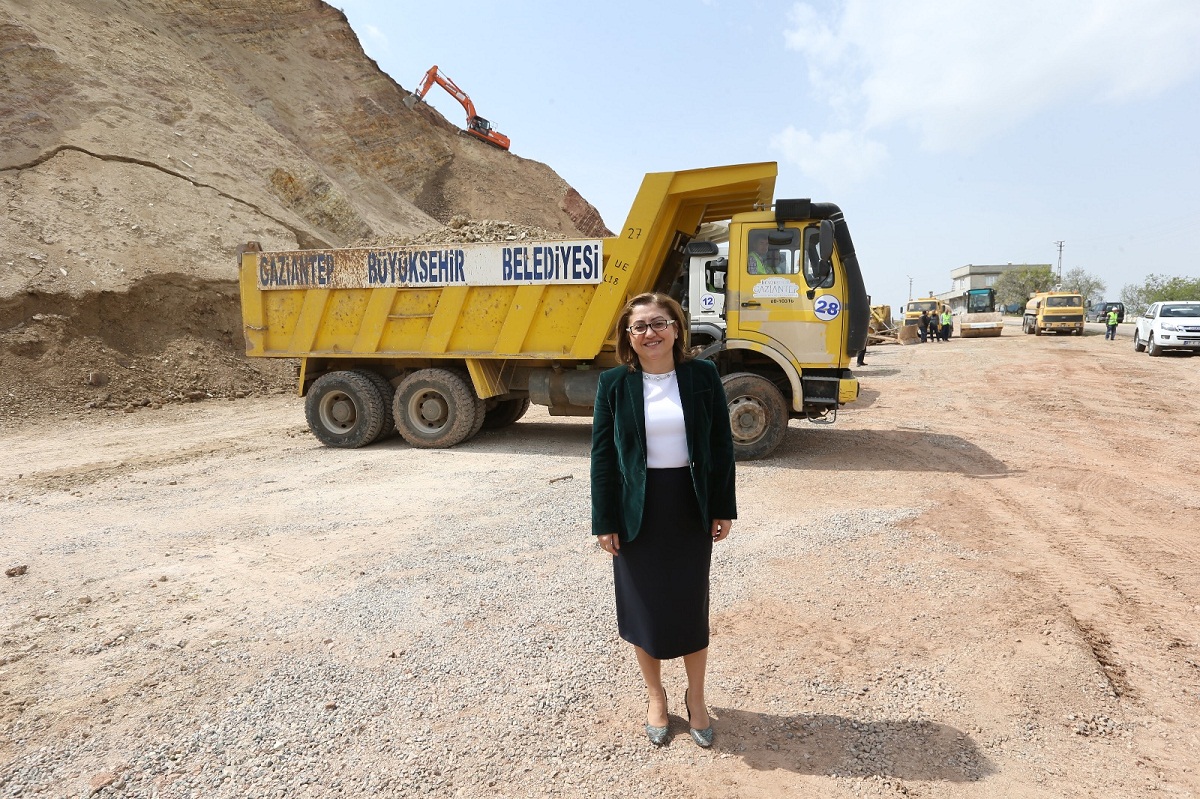 BÜYÜKŞEHİR, YAMAÇTEPE İMARLI YOL GENİŞLETME ÇALIŞMALARINA BAŞLADI
