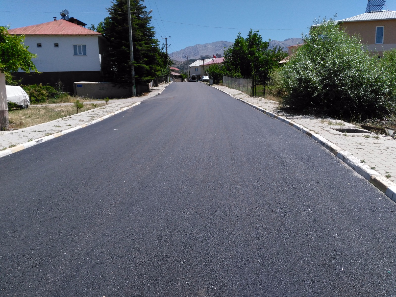 ÇARDAK’TA 3 BİN 500 METRE ASFALT