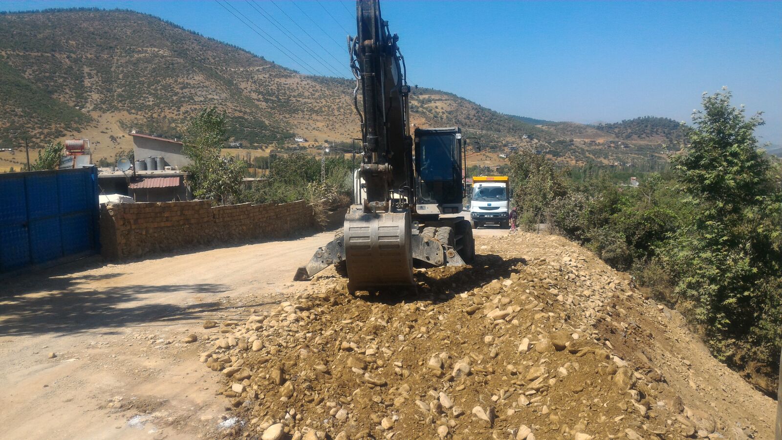 KIRMAKAYA YOLU’NUN DOLGUSU TAMAM