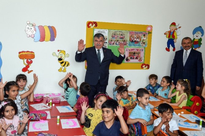 Bakan Yılmaz, Erbakan Külliyesi´ni ziyaret etti