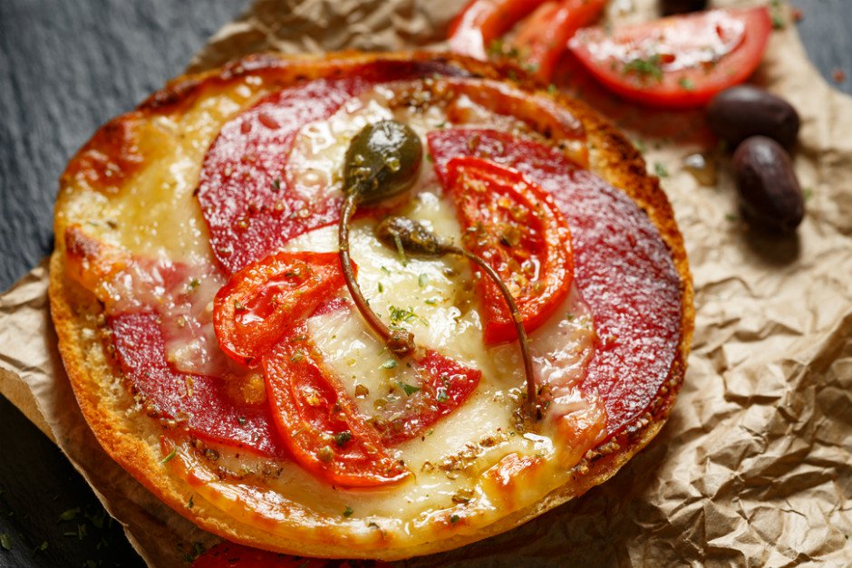 PRATİK SUCUKLU AÇIK TOST TARİFİ